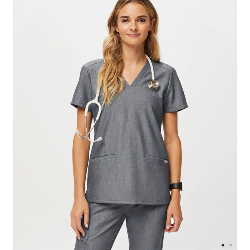 Figs Casma Three-Pocket Scrub Top in Graphite Size Small